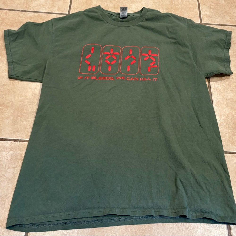 Predator “If it Bleeds we can Kill It” Green & Red T-Shirt. Size: Large